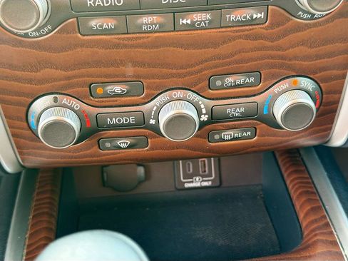 Used 2020 Nissan Pathfinder Platinum image 17