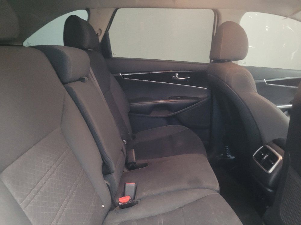 Used 2020 Kia Sorento FWD V6 image 19