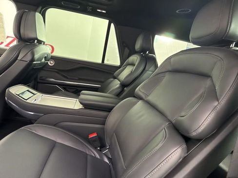 New 2025 Lincoln Navigator L Reserve w/ Jet Appearance Package image 17