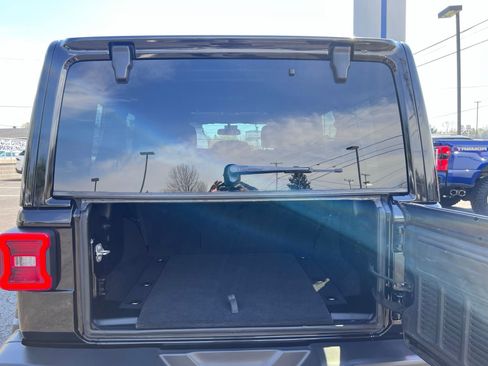 Used 2020 Jeep Wrangler Unlimited Sahara image 11