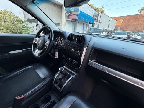 Used 2016 Jeep Compass Latitude FWD image 39