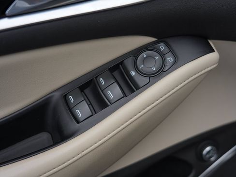 Used 2019 Buick Enclave Essence AWD/4WD image 16