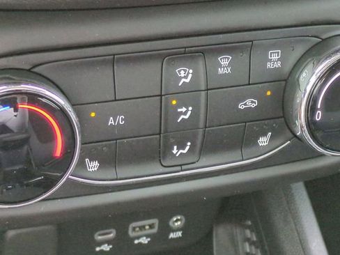 Used 2023 Chevrolet TrailBlazer LT FWD image 27