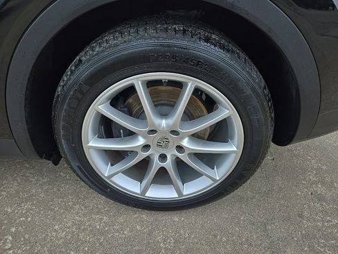 Used 2024 Porsche Cayenne w/ Premium Package AWD/4WD image 21
