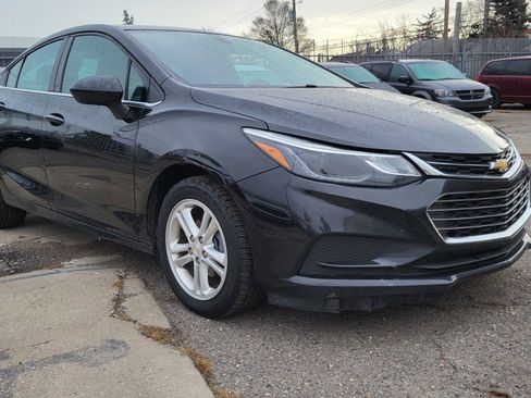 Used 2018 Chevrolet Cruze LT w/ Sun And Sound Package image 2