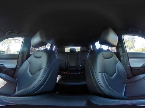 Used 2025 Jeep Compass Limited image 42