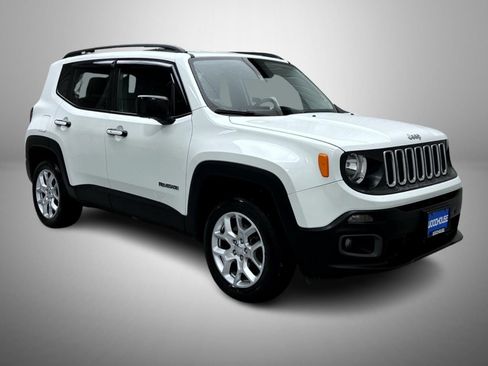 Used 2017 Jeep Renegade Latitude w/ Popular Equipment Group AWD/4WD image 3