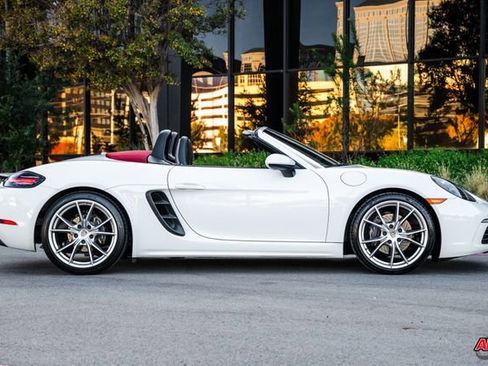 Used 2017 Porsche 718 Boxster image 13