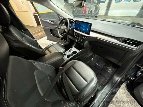 Used 2025 Ford Escape Platinum image 21