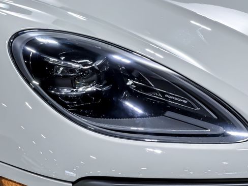 Used 2023 Porsche Macan AWD/4WD image 12