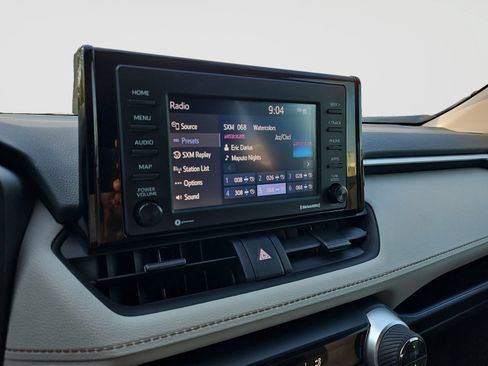 Used 2022 Toyota RAV4 XLE AWD/4WD image 27