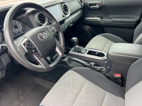 Used 2022 Toyota Tacoma TRD Off-Road image 9