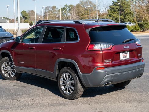 Used 2019 Jeep Cherokee Latitude Plus w/ Comfort/Convenience Group image 3