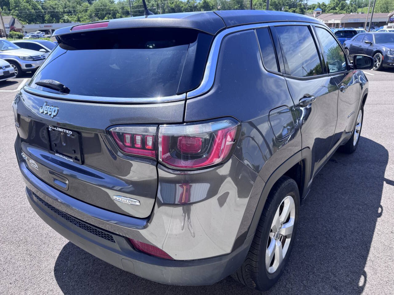 Used 2018 Jeep Compass Latitude w/ Cold Weather Group AWD/4WD image 7
