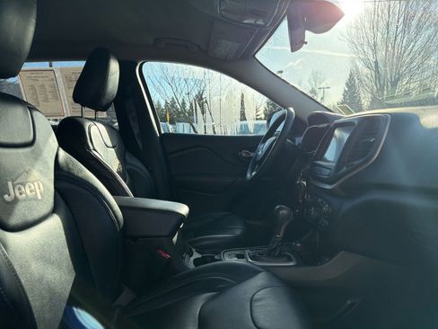 Used 2016 Jeep Cherokee Latitude AWD/4WD image 16