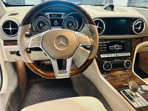 Used 2013 Mercedes-Benz SL 550 image 16