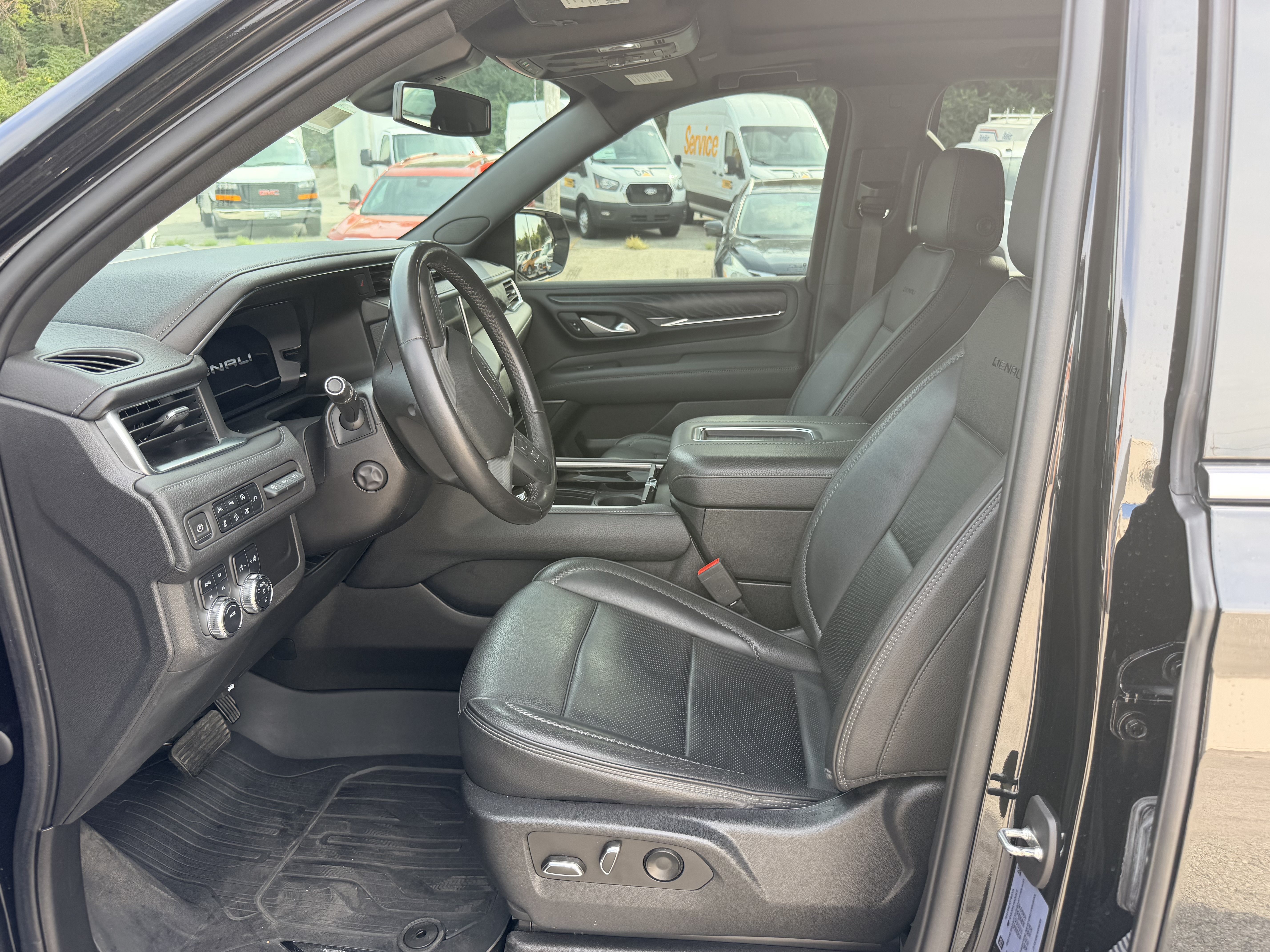 Used 2022 GMC Yukon Denali AWD/4WD image 13