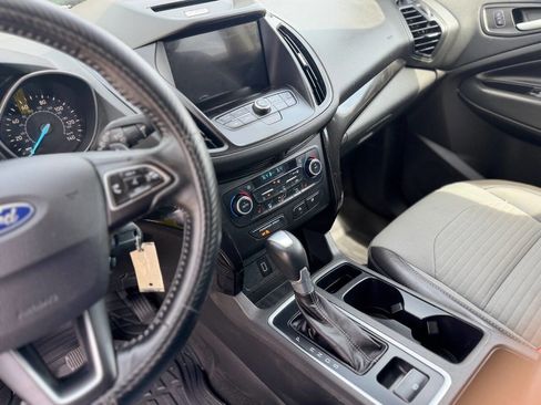 Used 2018 Ford Escape SE w/ SE Sport Appearance Package image 15