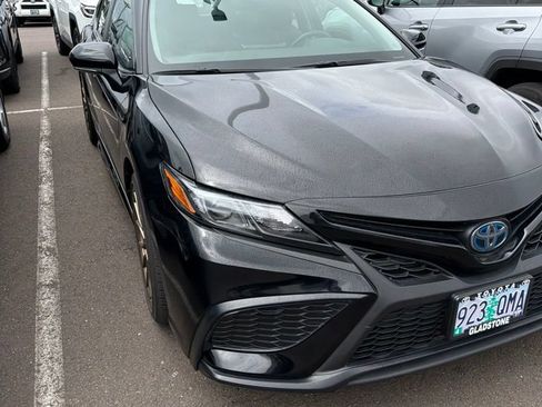 Used 2023 Toyota Camry SE w/ Convenience Package FWD image 3