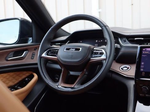 Used 2025 Jeep Grand Cherokee Summit w/ Obsidian Package image 45