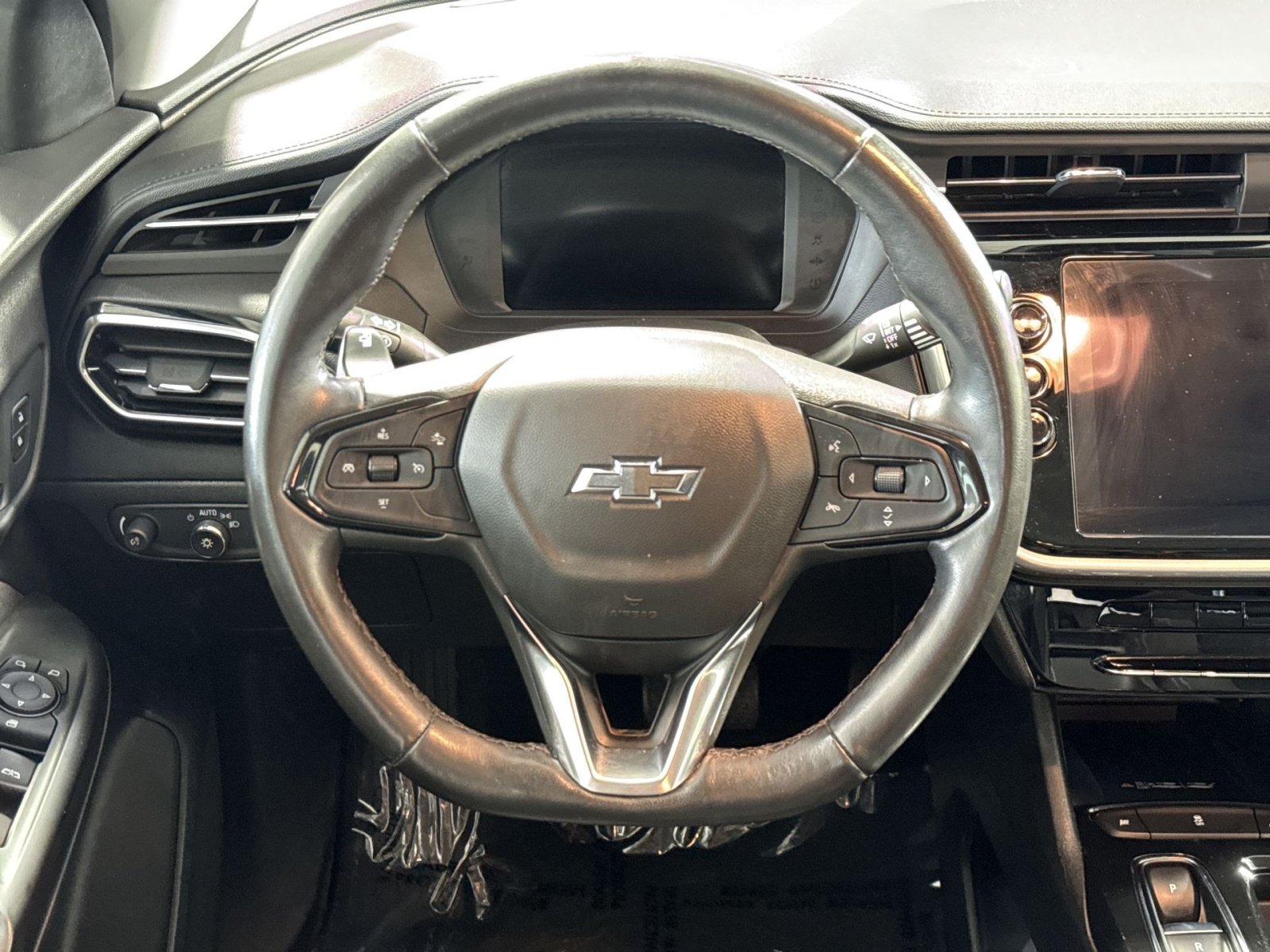 Used 2023 Chevrolet Bolt EUV LT w/ Comfort Package FWD image 17