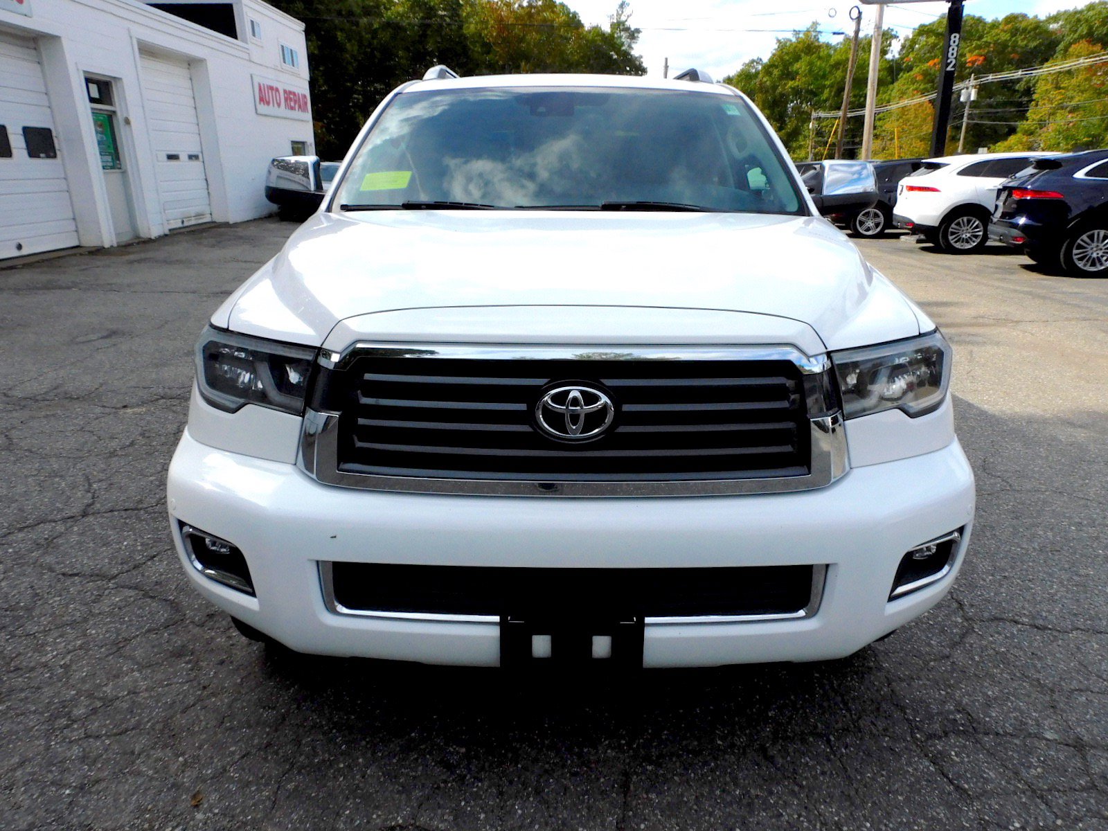 Used 2019 Toyota Sequoia Limited w/ Safety & Convenience Package AWD/4WD image 8