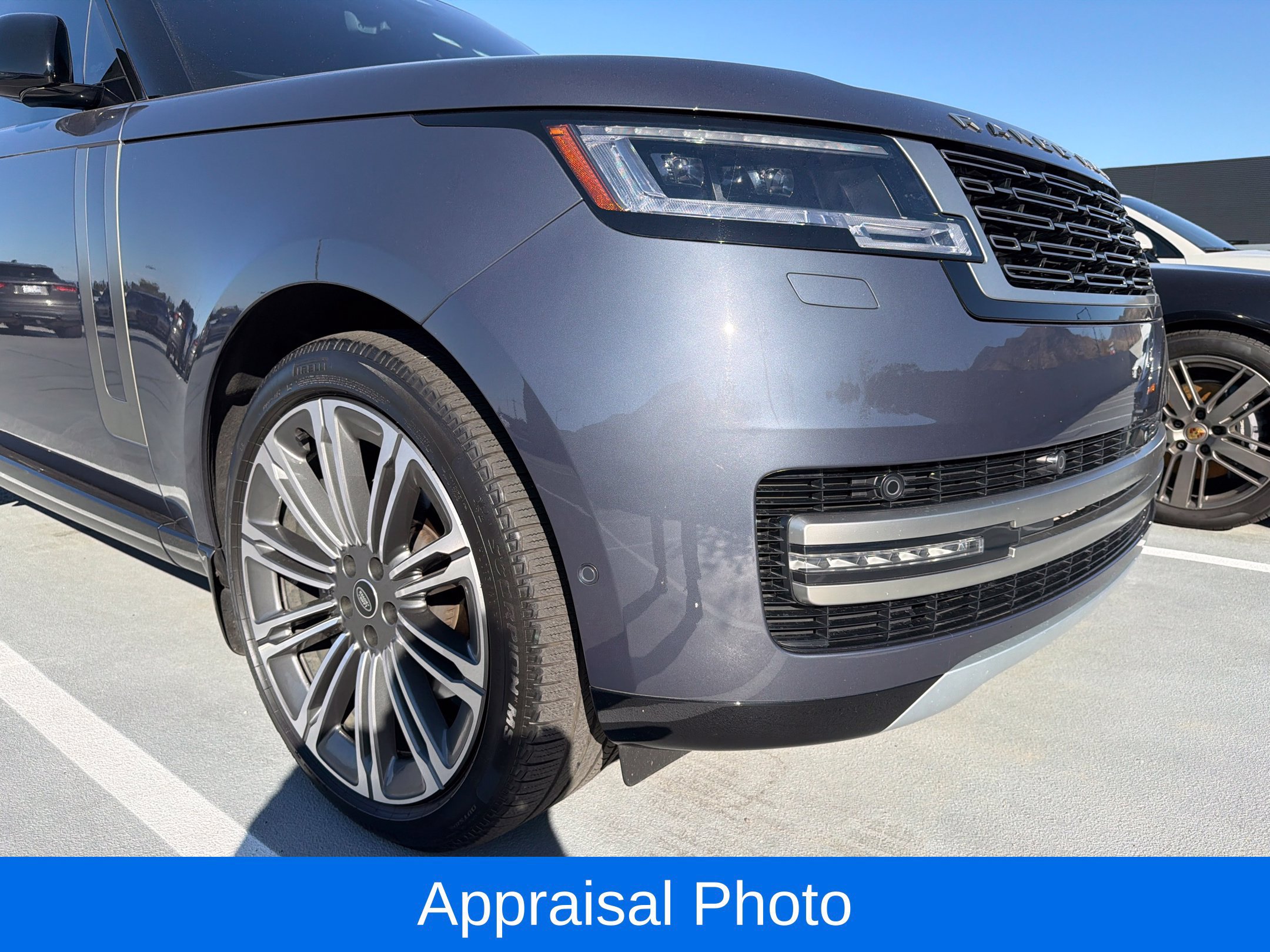 Used 2025 Land Rover Range Rover Long Wheelbase SE AWD/4WD image 3