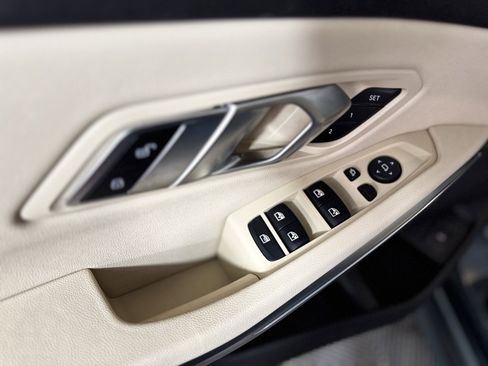 Used 2021 BMW 330i xDrive Sedan w/ Premium Package image 23