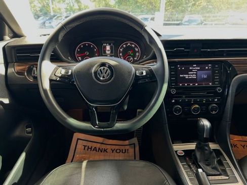 Used 2022 Volkswagen Passat 2.0T image 11