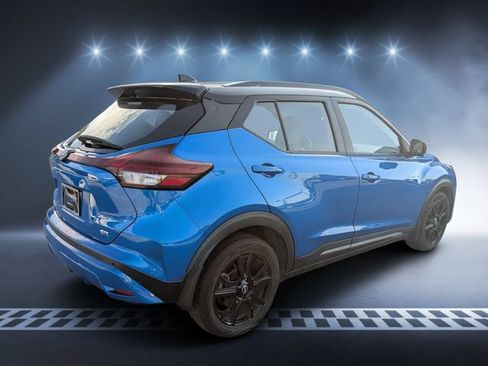 Used 2023 Nissan Kicks SR w/ SR Premium Package FWD image 3