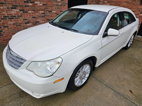 Used 2010 Chrysler Sebring Limited image 2