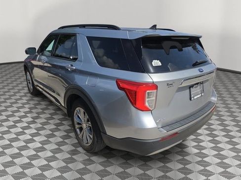 Used 2023 Ford Explorer XLT w/ Equipment Group 202A RWD image 3