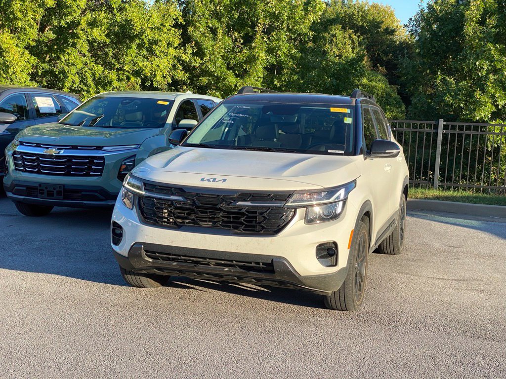 Used 2024 Kia Seltos X-Line AWD/4WD image 3
