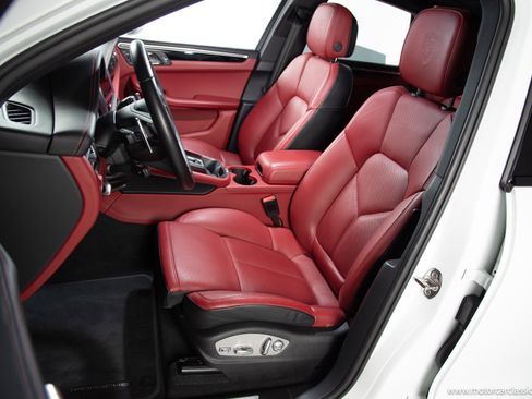 Used 2024 Porsche Macan S image 21