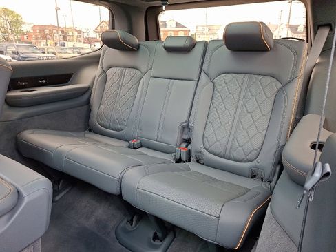 Used 2024 Jeep Grand Wagoneer Series III image 10