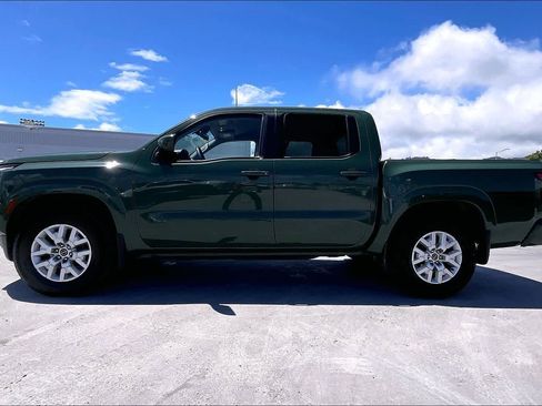 Used 2022 Nissan Frontier SV w/ Technology Package RWD image 3