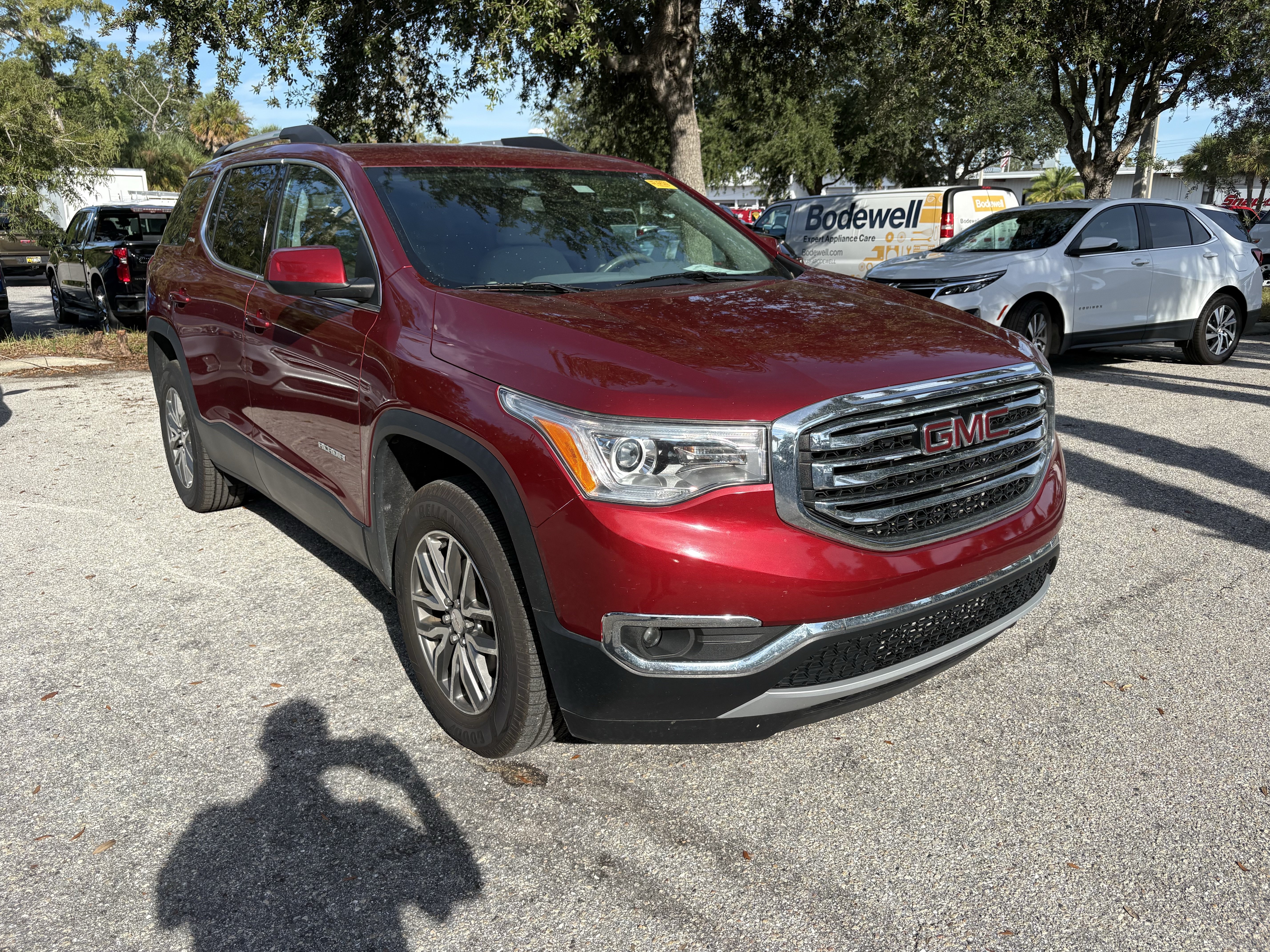 Used 2019 GMC Acadia SLE FWD image 1