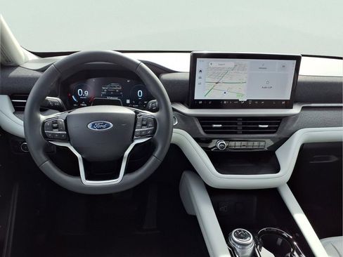 New 2026 Ford Explorer Platinum image 4