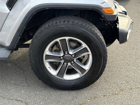 Used 2019 Jeep Wrangler Unlimited Sahara image 7