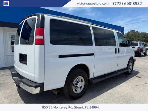 Used 2018 Chevrolet Express 3500 LT w/ LT Preferred Equipment Group RWD image 3