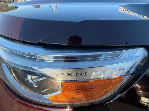 Used 2023 Ford Explorer XLT w/ Equipment Group 202A image 9