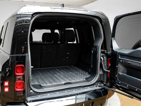 Used 2023 Land Rover Defender 110 SE image 56