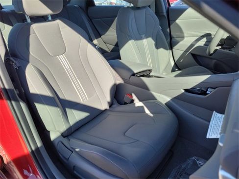 Used 2024 Hyundai Elantra SEL w/ Convenience Package image 18