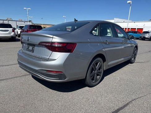 Used 2024 Volkswagen Jetta SE w/ Panoramic Sunroof Package FWD image 5