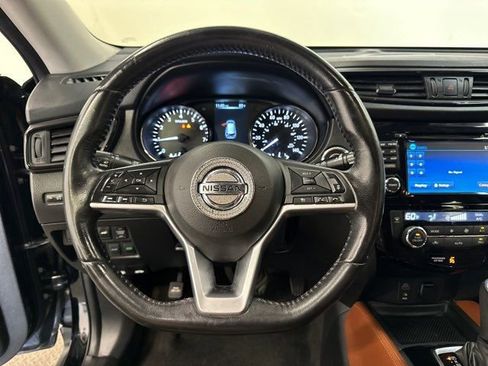 Used 2017 Nissan Rogue SL w/ SL Premium Package image 16