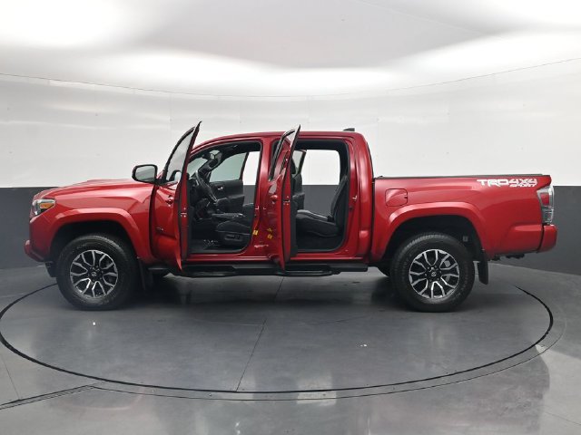 Used 2022 Toyota Tacoma TRD Sport AWD/4WD image 39