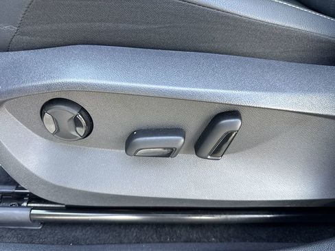 Used 2023 Volkswagen Tiguan SE w/ Panoramic Sunroof Package image 14