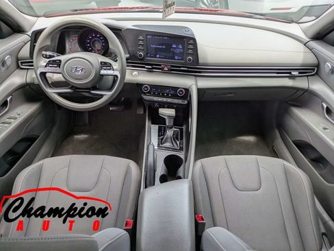Used 2021 Hyundai Elantra SEL FWD image 17