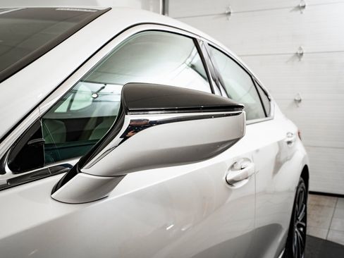 Certified 2023 Lexus ES 250 w/ Premium Package image 17