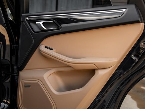 Certified 2020 Porsche Macan S AWD/4WD image 39